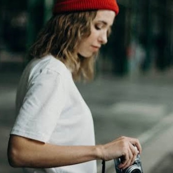 NWT Lurex Fleece Lined Red & Silver Metallic Winter Beanie Hat OSFM - Picture 9 of 9